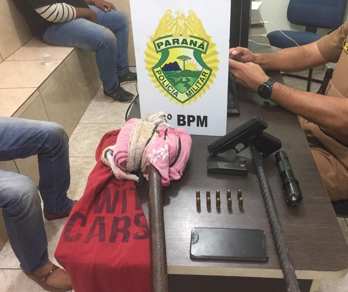 Homem e adolescente são detidos após tentar furtar cofre de posto de combustíveis