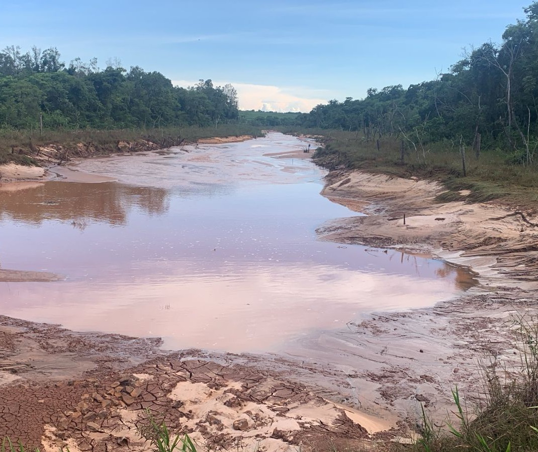 Barragem de captação de água se rompe e Nova Esperança decreta emergência 