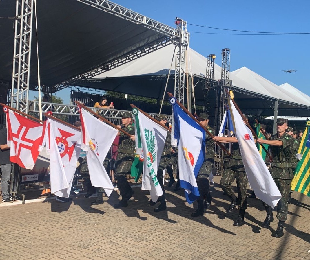 Maringá celebra 75 anos com desfile em frente à Catedral