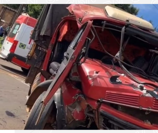 Caminhão é atingido por trem em Jandaia do Sul