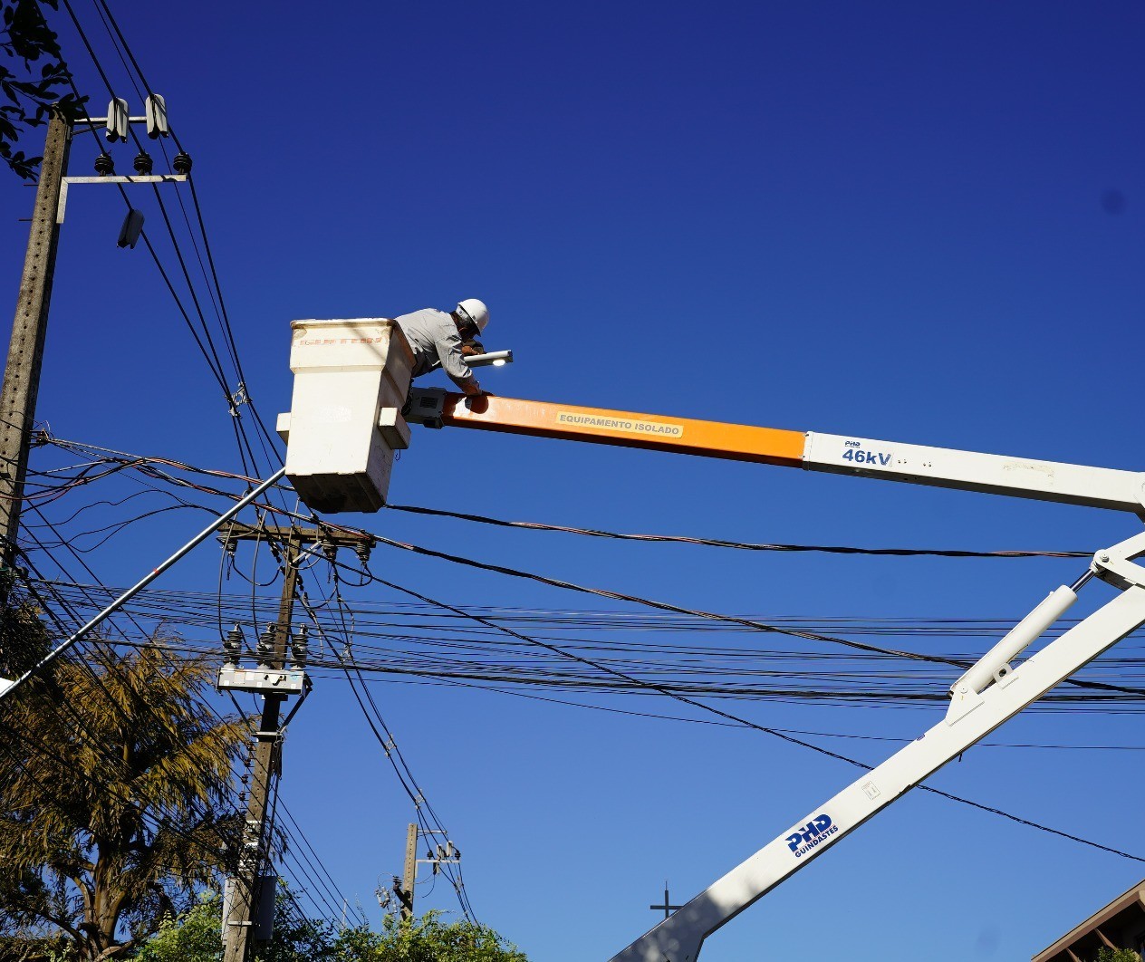 Prefeitura de Sarandi começa a instalar lâmpadas de LED